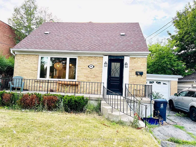 44 Dallas Rd #UPPER — Photo 1