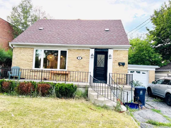 44 Dallas Rd, Toronto, ON M2R 2J6