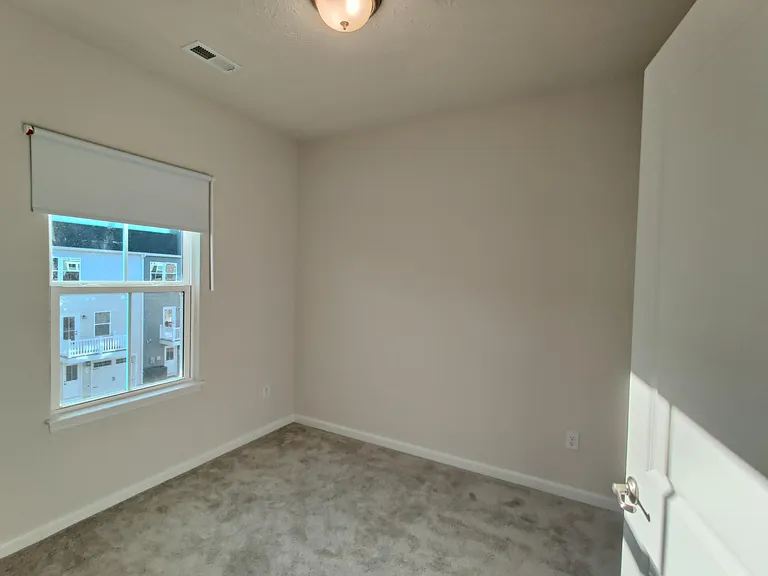 36 Wentworth Ln — Photo 28