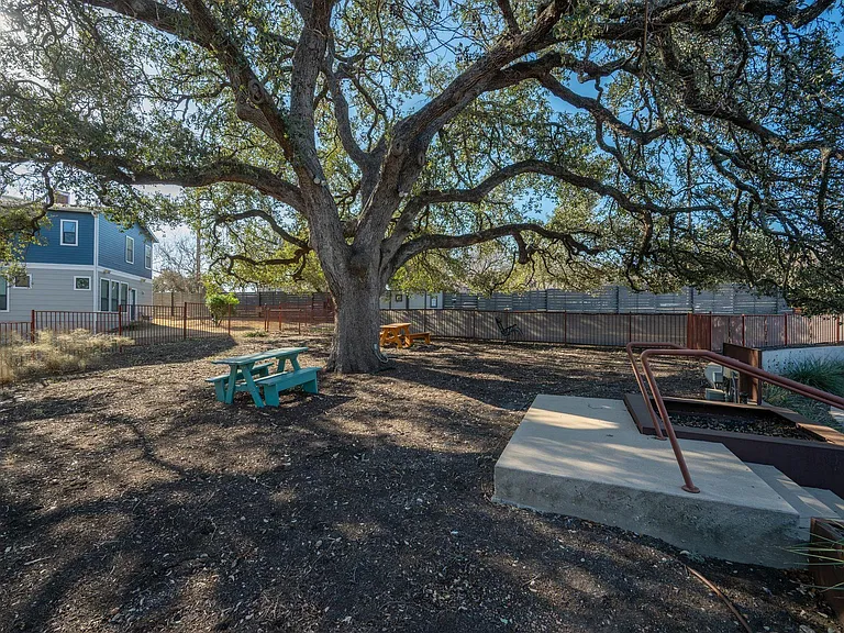2905 Saville Loop — Photo 28