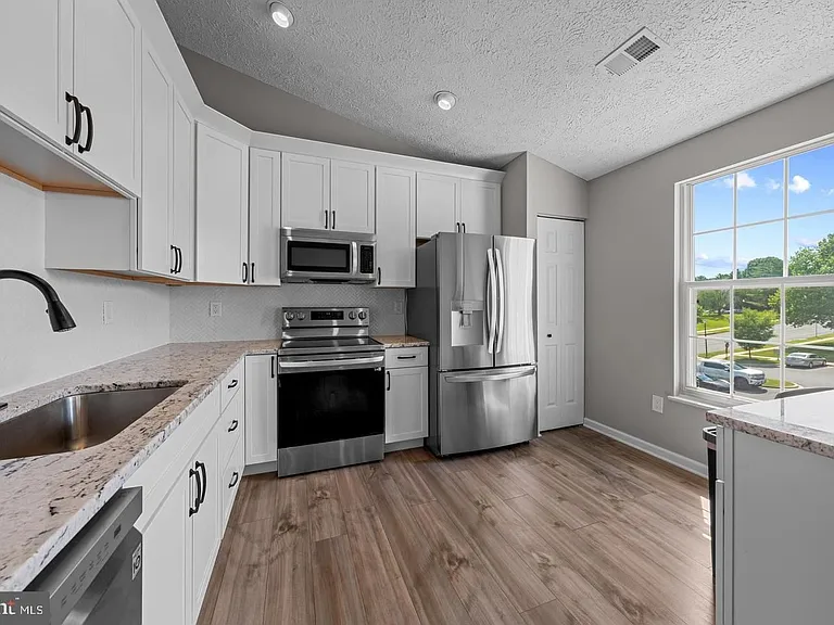 5601 Avonshire Pl #B — Photo 5