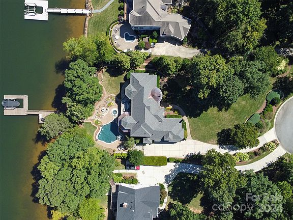 3rd image of 118 Hadley Harbor Ct