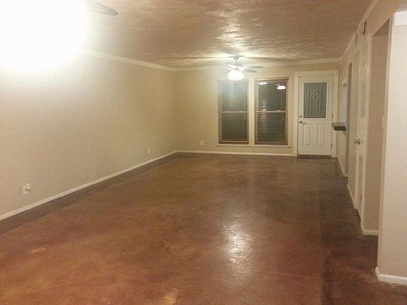 2nd image of 3998 Lakeside Dr