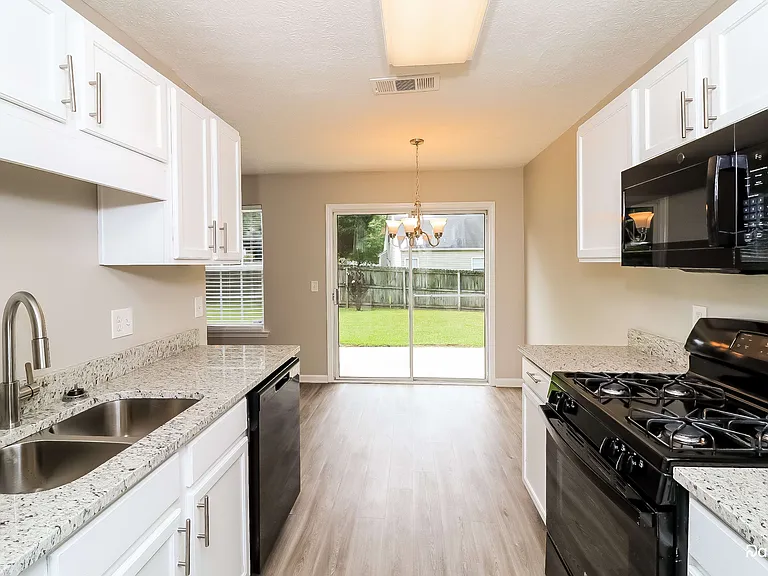 127 Silver Fox Trl — Photo 5