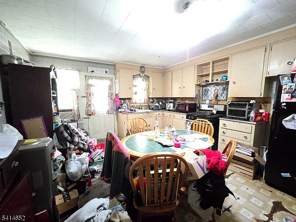 5th image of 172 Maple Rd