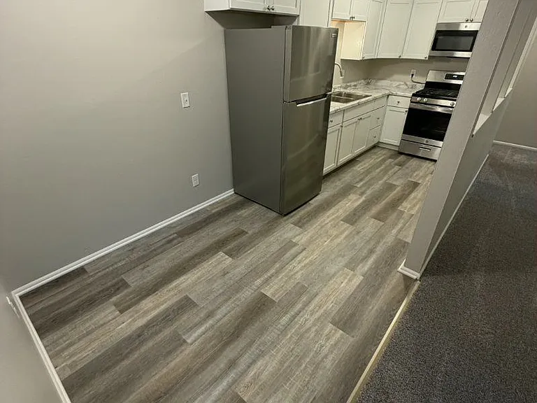 637 Green Bay S #5 — Photo 3