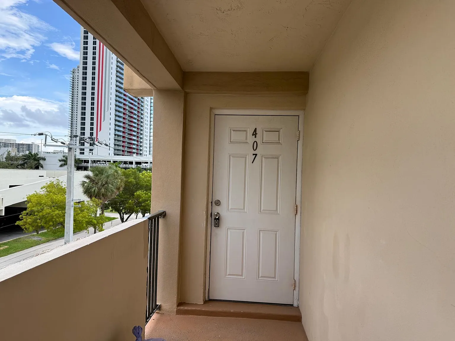 Diana Dr, Hallandale — Photo 2