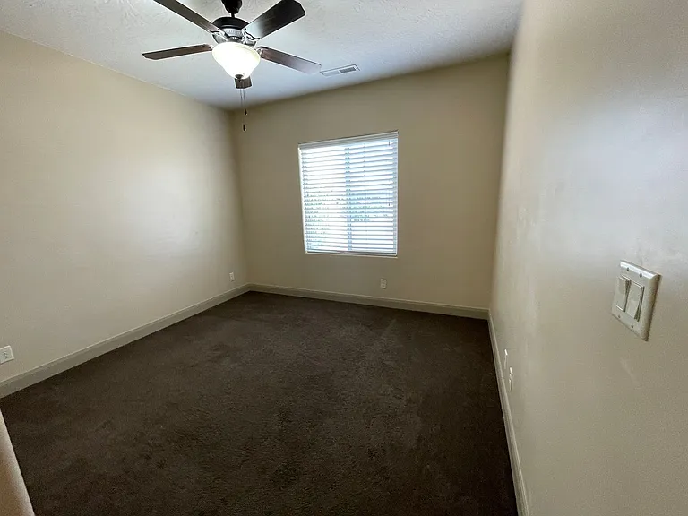 83 N Lee Ln — Photo 17