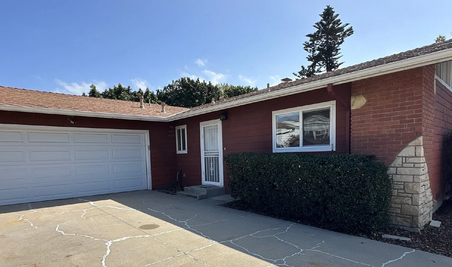 3 bed, 2.0 bath, 1334 sqft, $3,400 — Photo 2