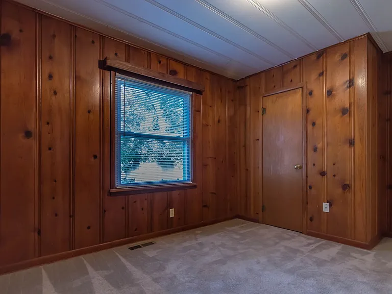 944 W Linwood St — Photo 12