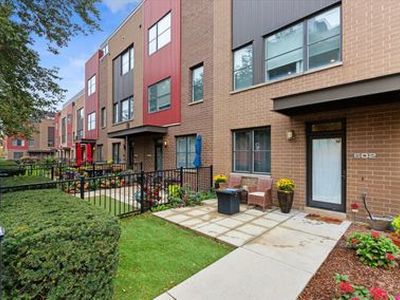 602 W 16th St, Chicago, IL, 60616