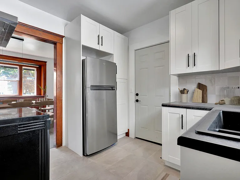 1428 E Cesar E Chavez Ave — Photo 5