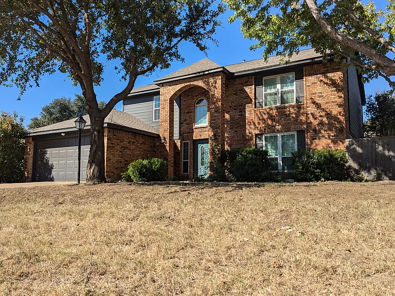 2221 Bershire Dr — Photo 1