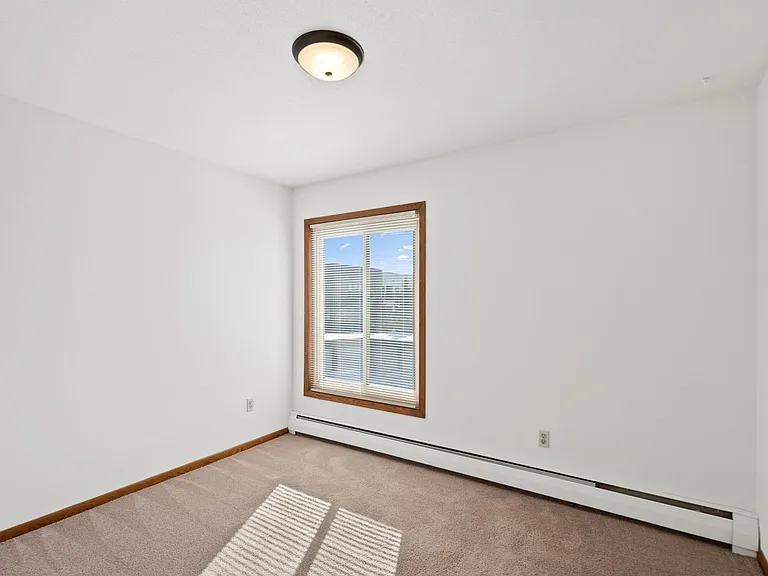 Rose Mall Apartments — Photo 36