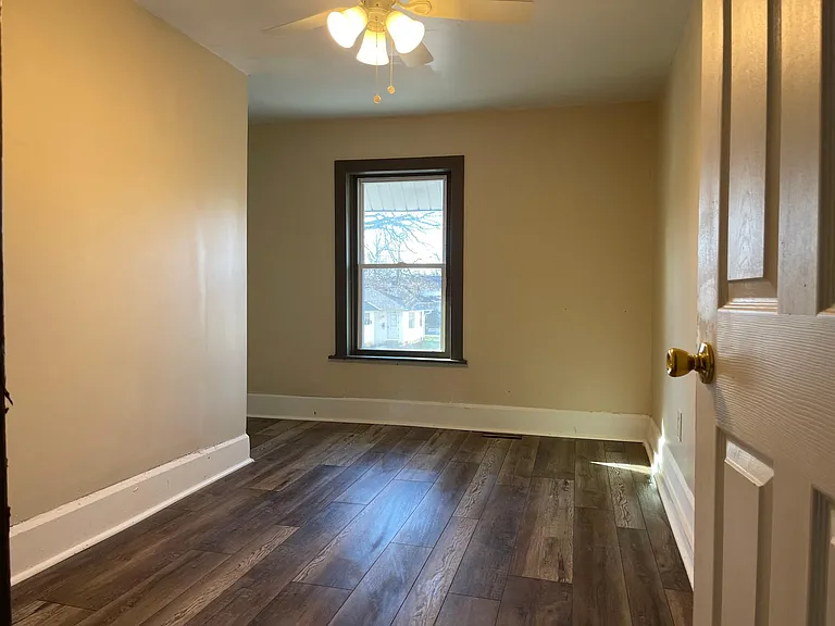 2528 Parkwood Ave — Photo 4