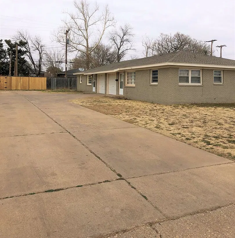 Nice Centrally located Home — Photo 1