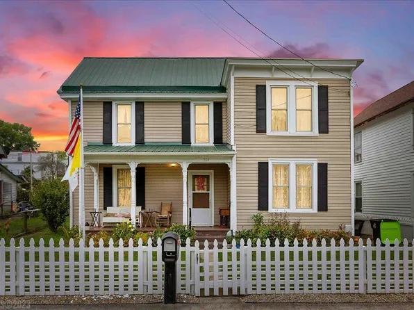304 Valley St, Pulaski, VA 24301