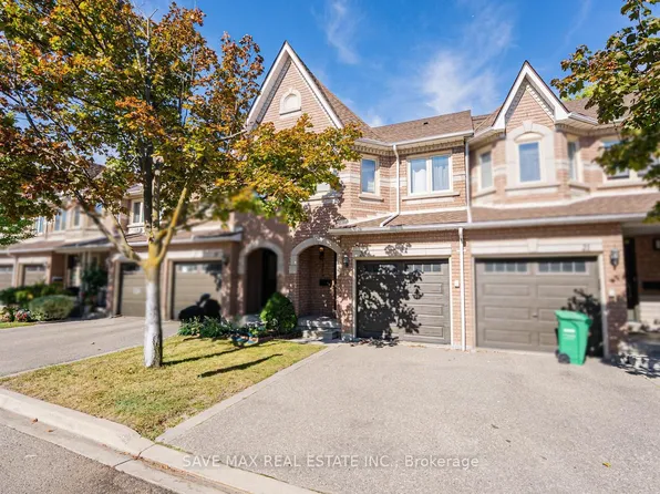 455 Apache Ct #20, Mississauga, ON L4Z 3W8