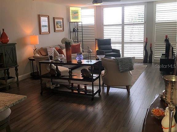 3rd image of 7400 Sun Island Dr #301
