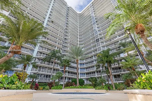 7601 E Treasure Dr Photo 1