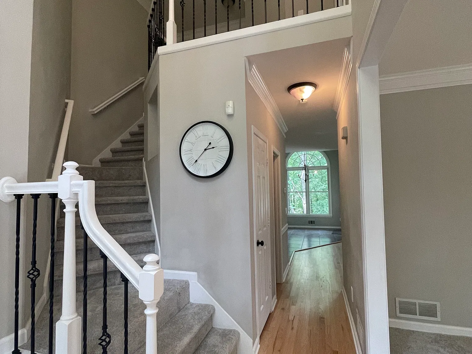 4 bed, 2595 sqft, $2,950 — Photo 2