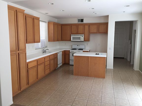 3rd image of 442 Sonora Cir