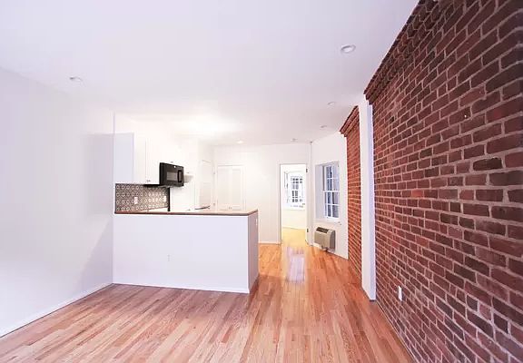 3rd image of 225 E 96th St APT 3RW