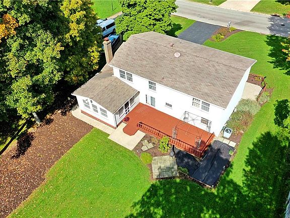 2nd image of 8650 Carriage Hill Dr NE