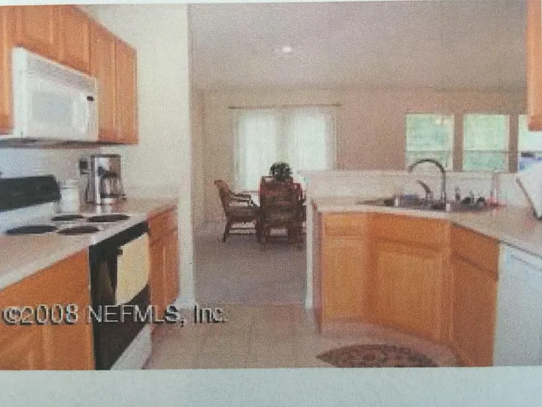 992 Buttercup Dr — Photo 4