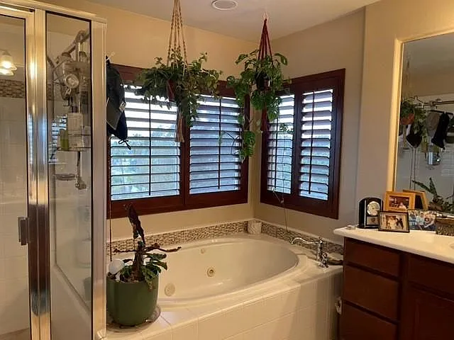 7778 Highwood Ave — Photo 10