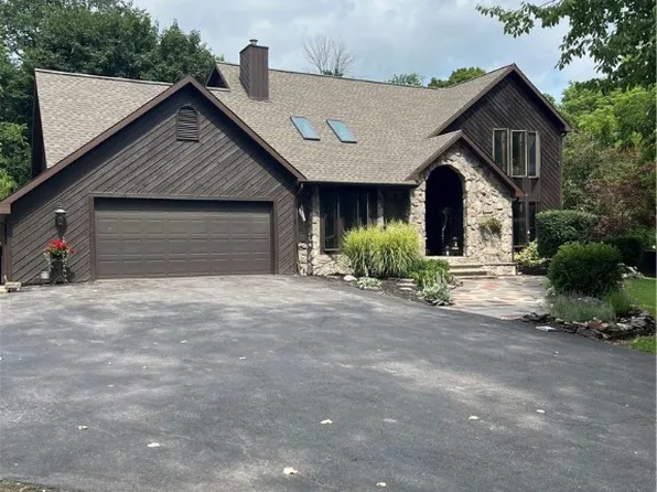 11 Crescence Dr, Geneva, NY 14456