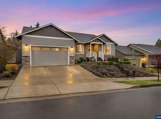 1022 Emmett Loop, Silverton, OR