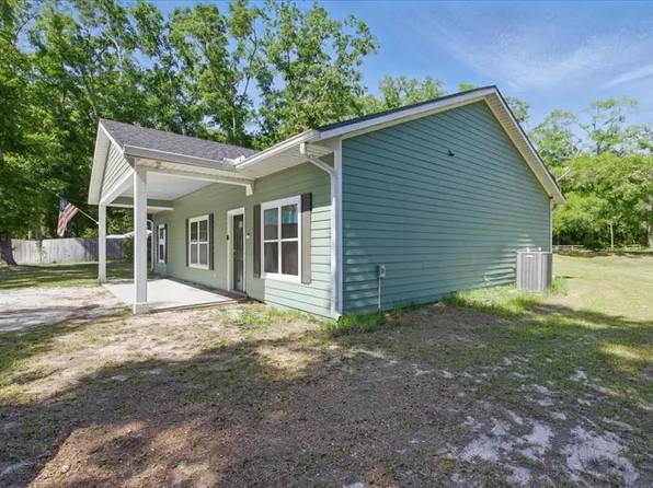 1180 Hough St, Bell, FL 32619