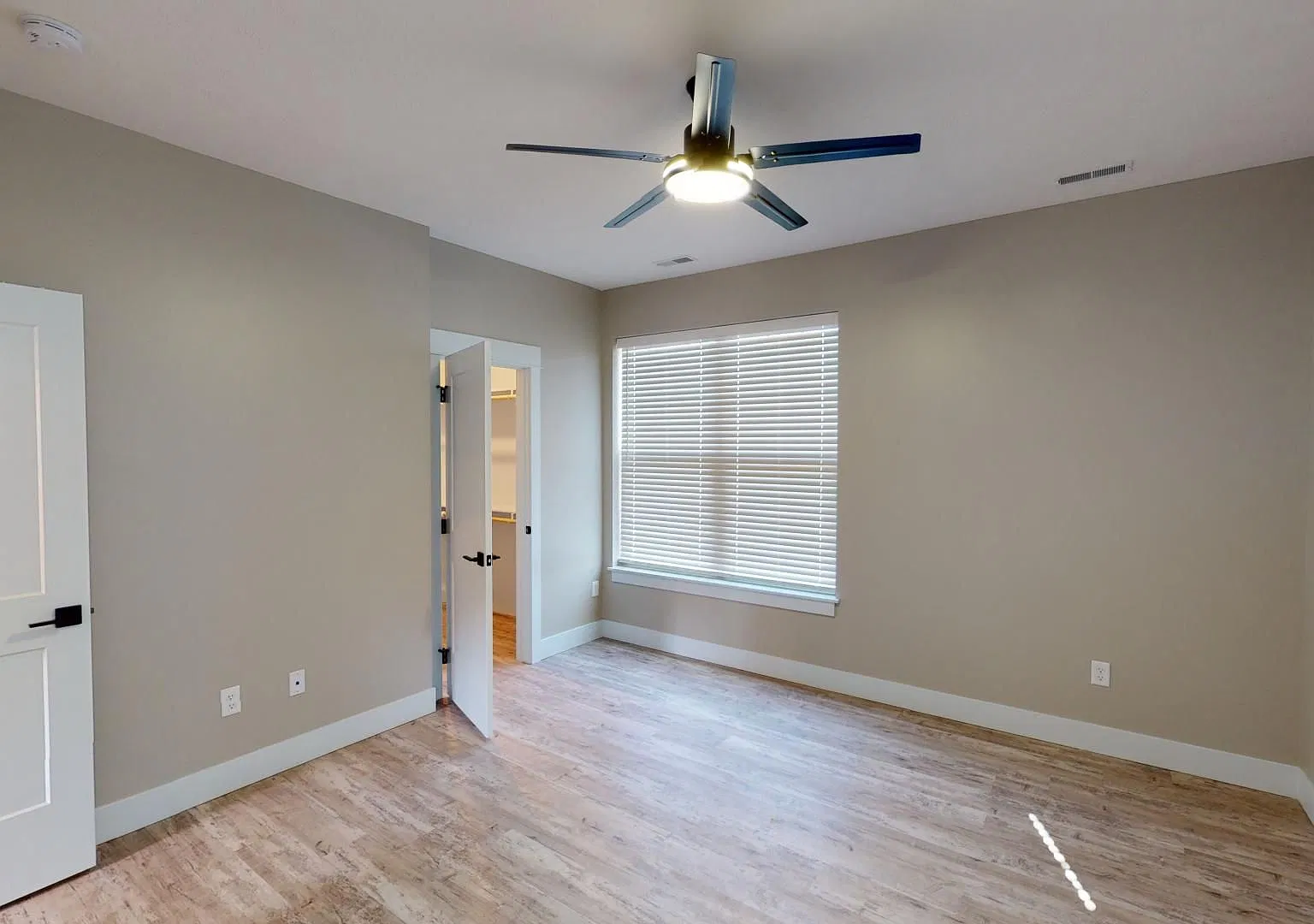 Spacious 3-Bed Carriage House in the Heart of Prairie District — Photo 4