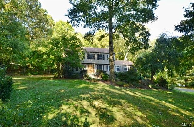 2nd image of 224 New Canaan Rd