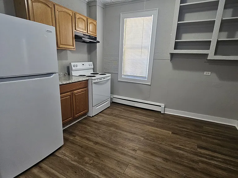355 Goodrich St #1B — Photo 1