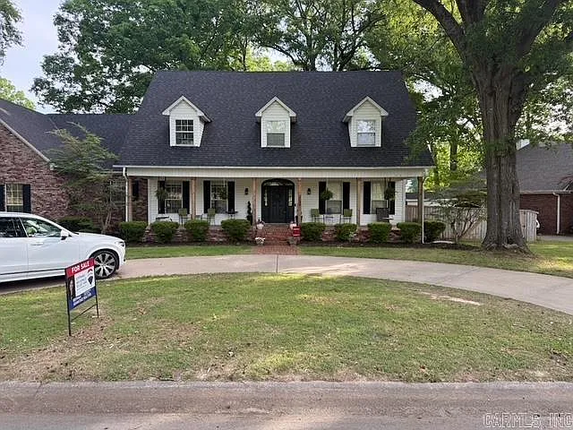 Building Photo - 401 Foxwood Dr
