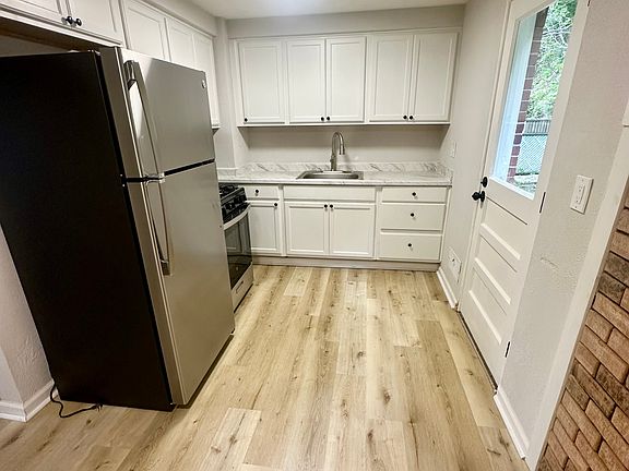 5th image of 452 Janice Dr