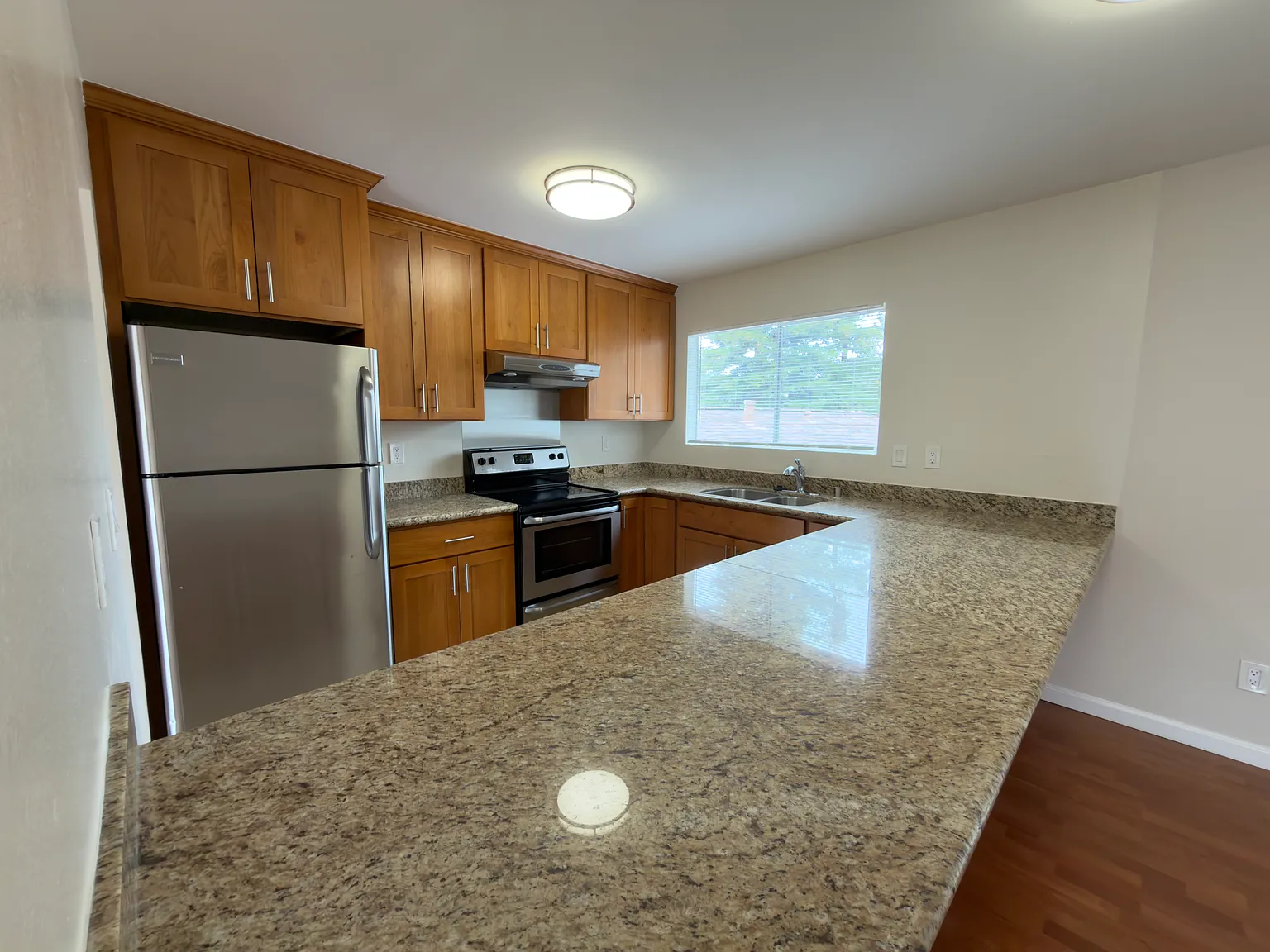 900 ALVAREZ AVE — Photo 3