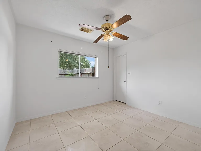 19635 Vernier Woods Ln — Photo 12
