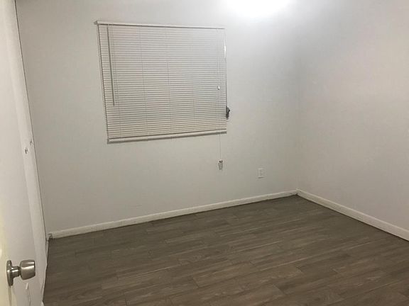 4th image of 212 E Lake Brantley Dr