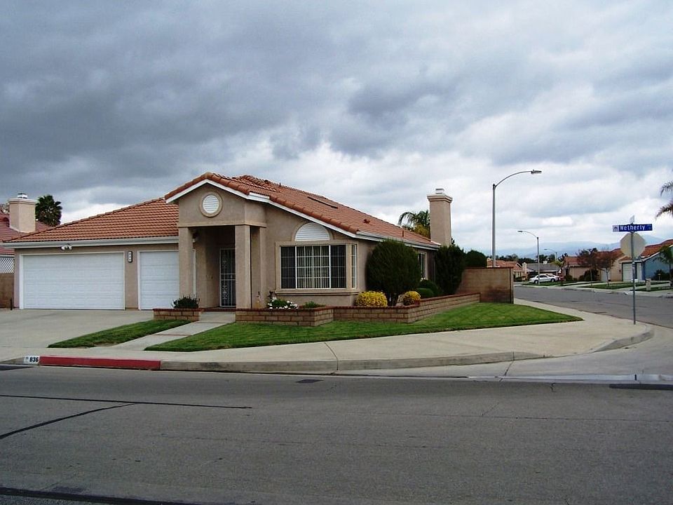 Spacious Corner Location