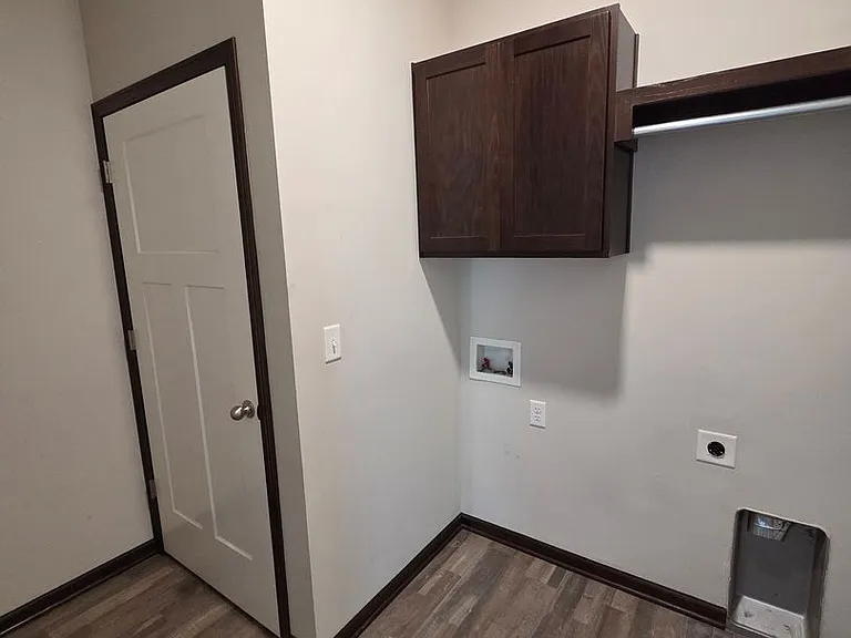 1553 N Aster Cir — Photo 9