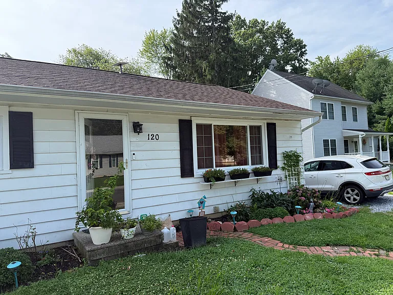 120 Lincoln Dr — Photo 4