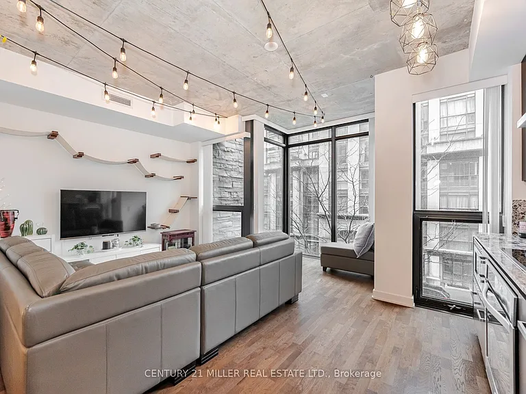 15 Beverley St #301 — Photo 10