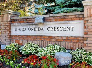 11 Oneida Cres #305, Richmond Hill, ON L4B 0A1