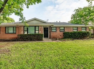 600 Circleview Dr N, Hurst, TX 76054