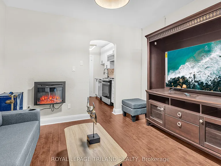 111 Dundas St #6 — Photo 7