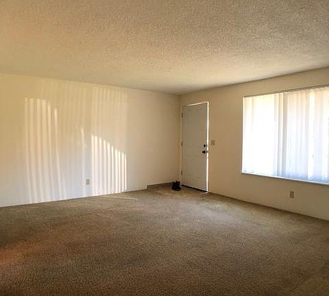4th image of 3606 Lincoln Ave