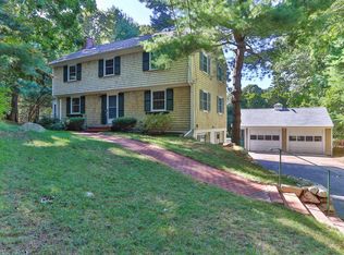 16 Greengate Rd, Falmouth, MA 02540
